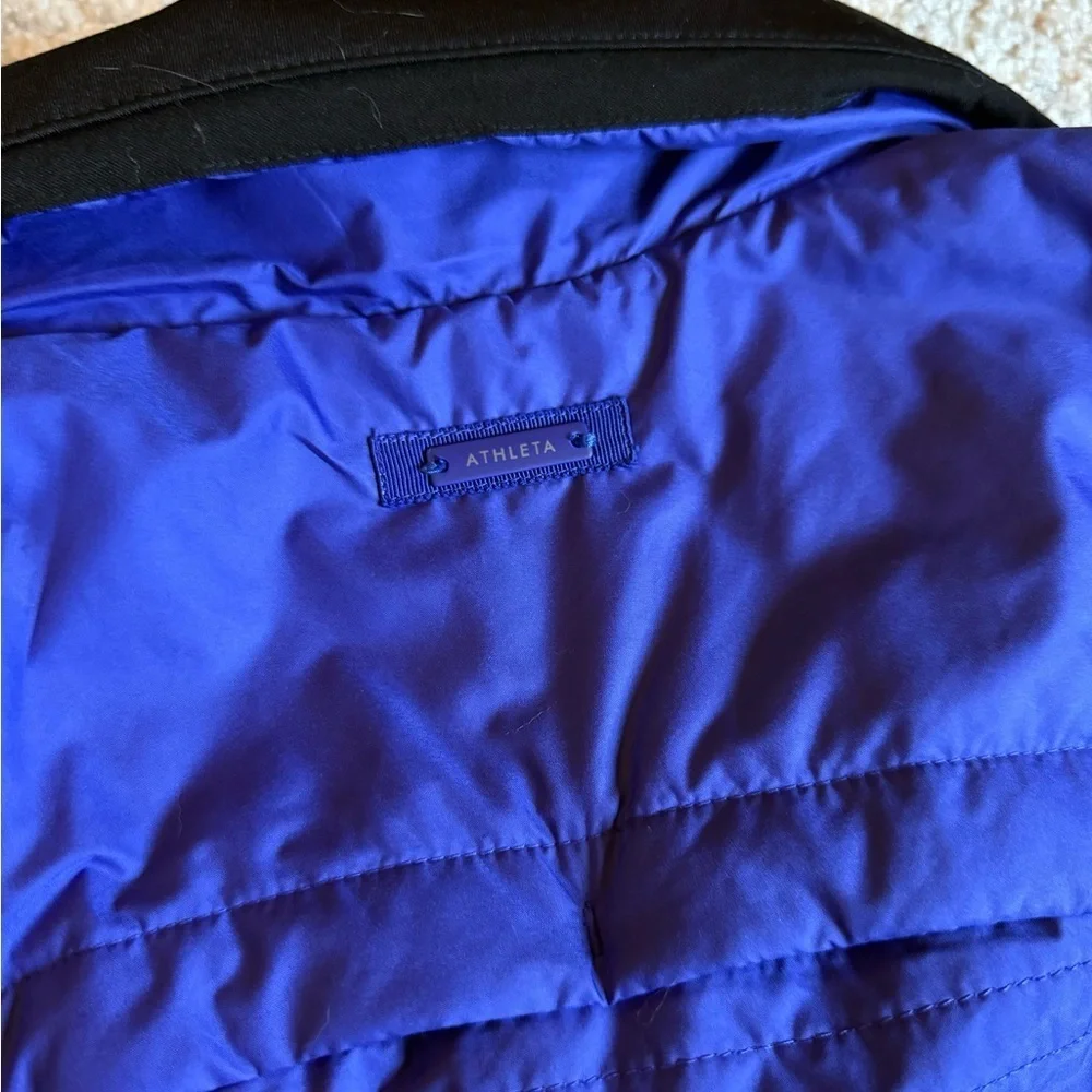 Athleta Sprinter Vest size medium in Vibrant Cobalt - Picture 4 of 5